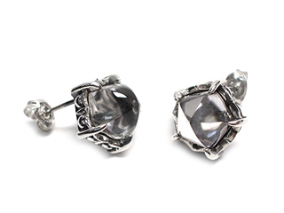 �����`�[�t�uCrystal Crown�v�V���[�Y�̃V���o�[�s�A�X