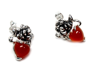 �^�g�̃n�[�g���������uRose Flame�v�V���o�[�s�A�X