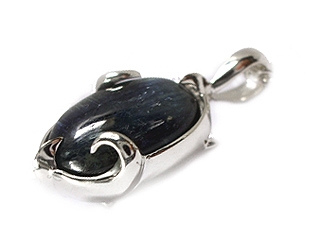 �ublue et argent�v���z�I�J�C���i�C�g�̃V���o�[�l�b�N���X�g�b�v