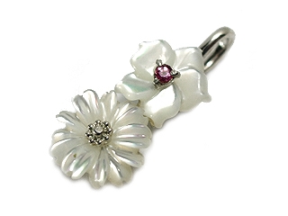 �uBlanc Fleur�v�����L��2�̉Ԃ������l�b�N���X�g�b�v