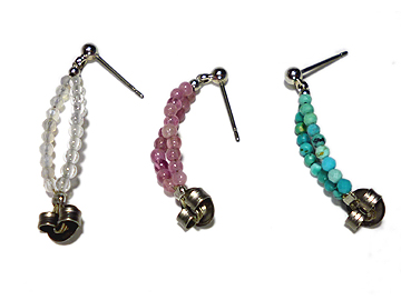 �s�A�X�L���b�`�̓X�g�[�����[�Ɏ��t���Ă��܂��B