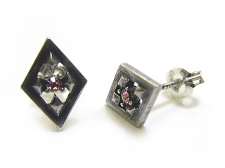 �y��A���z�X�����t�X�L�[�����߂��H�`�f�U�C���̃V���o�[�s�A�X