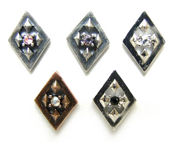 �������C�u�V���C�g���[�Y�A��C�u�V���C�g�p�[�v���A���W�E���N���A�A���C�u�V�I�[�����A���W�E���u���b�N�ł��B
�I�[�����͊p�x�ɂ��u���[�A�C�G���[�A�s���N�A���b�h���Ɍ����܂��B
�傫���͏c��11mm�A����8mm�ł��B