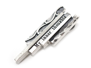 �uMy inner thoughts�v�̍������V���o�[�l�b�N���X�g�b�v