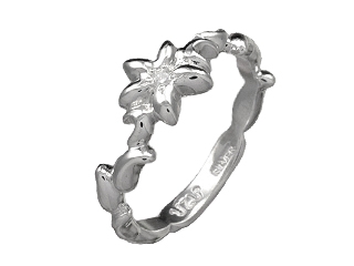 ���ԂɃL���[�r�b�N�W���R�j�A������߂��V���o�[�����O