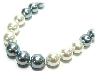 �y��A���z�z���C�g���u���[�v���X�`�b�N�p�[���̃����O�l�b�N���X