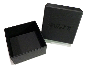 【訳アリ】『UZU』ロゴマーク入りの黒色アクセサリーボックス