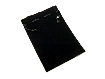 【訳アリ】ワンポイントUZUロゴパーツ付の黒色ベロア巾着袋