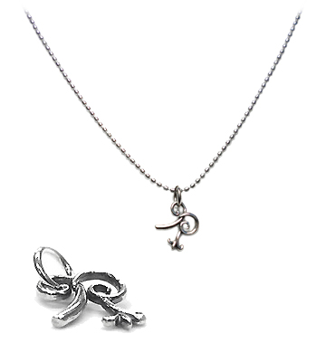 �`�F�[���𒅂����u�q�v�̗�