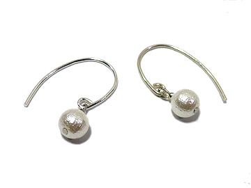 �������̊L�p�[���ƃt�b�N���A�N�Z���g�̃V���o�[�s�A�X