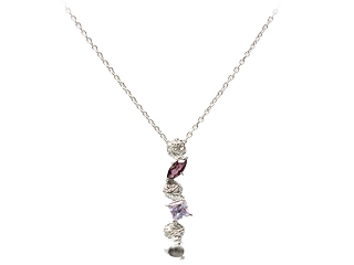 �قȂ�R�̐΂ƂԂԃV���o�[����ׂ��V���o�[�l�b�N���X